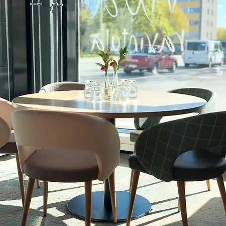 Fabrik Hotel *